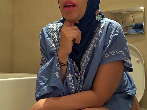 nasty arab cougar hairy pussy urinating