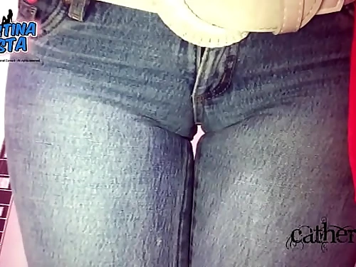 Amazing Chubby Bootie in Taut Jeans. Chubby Jugs &amp; Cameltoe