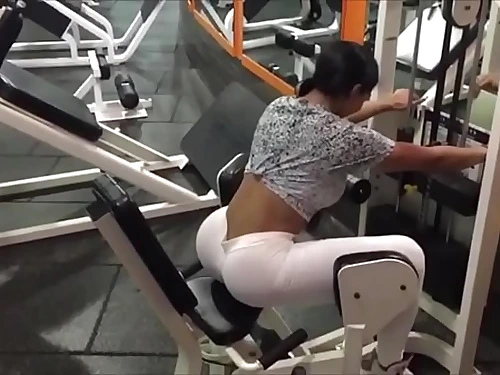 Armenian Bouncy Donk Taut Spandex Showing Camel Toe In Gym