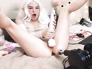 Mischievous blond is using a fuck machine to vibrate her cunt fuck-hole